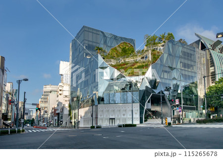 東京都渋谷区、神宮前交差点のハラカドと明治通り 東京都渋谷区、神宮前交差点のハラカドと明治通り 115265678