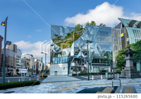 東京都渋谷区、神宮前交差点のハラカドと明治通り 東京都渋谷区、神宮前交差点のハラカドと明治通り 115265680