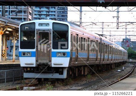 【JR九州】朝の415系（鹿児島本線：鳥栖駅） 115266221