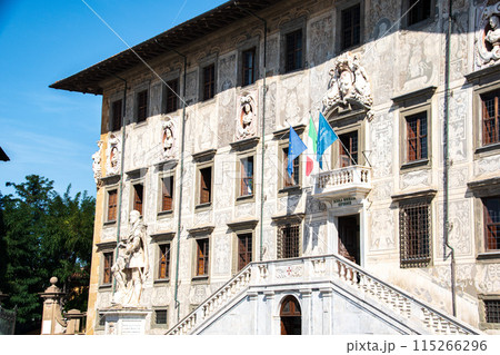 イタリアの世界遺産のある街ピサの街並み 115266296