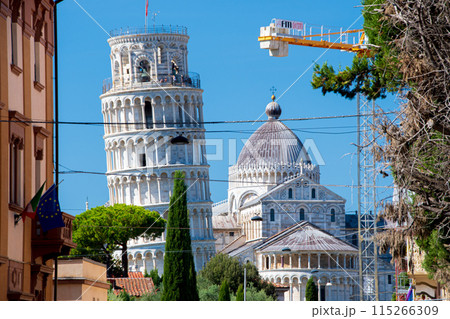 イタリアの世界遺産のある街ピサの街並み イタリアの世界遺産のある街ピサの街並み 115266309