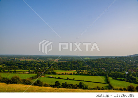 イギリスの郊外の田舎の景色 イギリスの郊外の田舎の景色 115266389