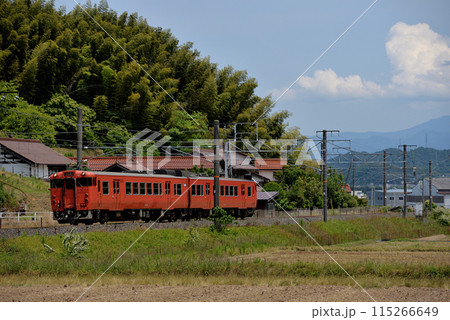 山陰本線を走るキハ47系普通列車2両 115266649
