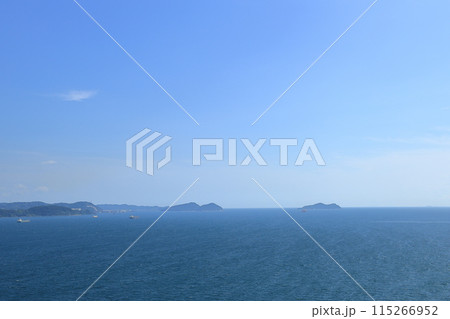 青い海と青い空 115266952