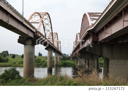 左岸河川敷から見た利根川に架かる刀水橋 左岸河川敷から見た利根川に架かる刀水橋 115267172