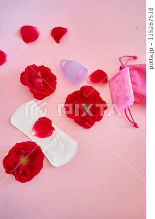woman's uterus, red roses, menstruation 115267518