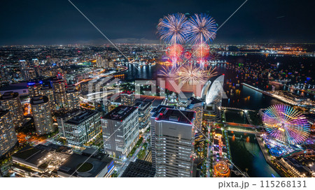 横浜みなとみらいの夜景に上がる打ち上げ花火 (みなとみらいスマートフェスティバル ) 横浜みなとみらいの夜景に上がる打ち上げ花火 (みなとみらいスマートフェスティバル ) 115268131