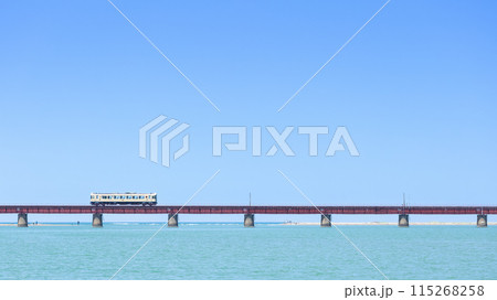 由良川橋梁を渡る汽車 115268258