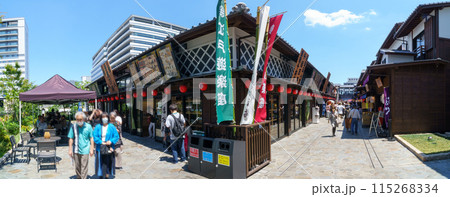 「東京都」観光客で賑わう豊洲千客万来の風景 115268334