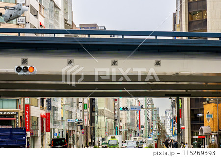 東京都中央区銀座中央通りの繁華街(銀座一丁目) 銀座京橋 東京都中央区銀座中央通りの繁華街(銀座一丁目) 銀座京橋 115269393