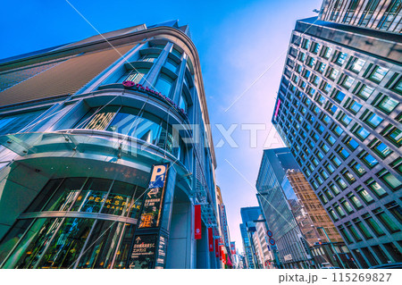 日本の東京都市景観 6月。日本橋の日本橋高島屋S.C.などを望む。新たな時代へ 115269827