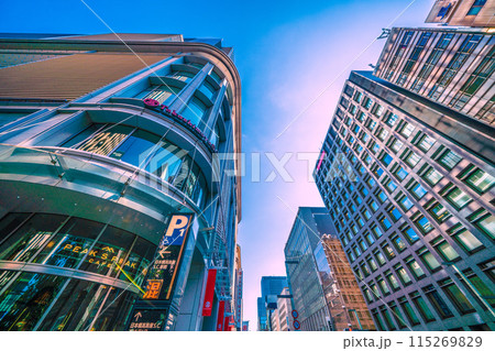 日本の東京都市景観 6月。日本橋の日本橋高島屋S.C.などを望む。新たな時代へ 115269829