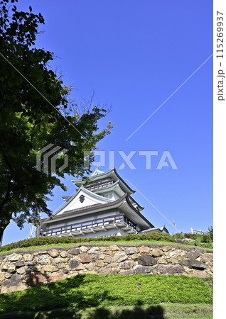 信長が築いた石垣(復元)と小牧山城(模擬天守) 信長が築いた石垣(復元)と小牧山城(模擬天守) 115269937