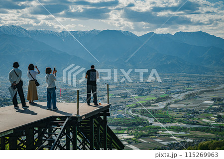 ランチャー台からの絶景に息を呑む【安曇野市・長峰山より】 115269963