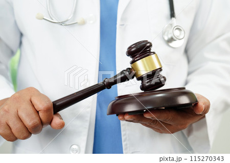 Doctor holding judge gavel, medical law and crime justice. 115270343