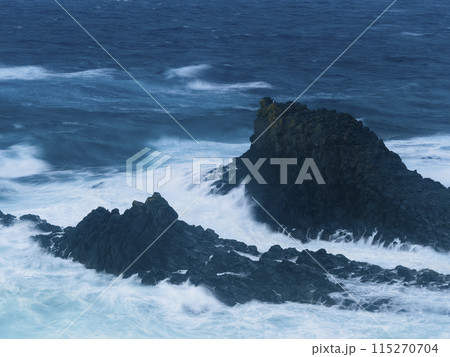 北海道・礼文島スコトン岬沿岸の岩礁 / Rebun Island, Hokkaido, Japan 北海道・礼文島スコトン岬沿岸の岩礁 / Rebun Island, Hokkaido, Japan 115270704