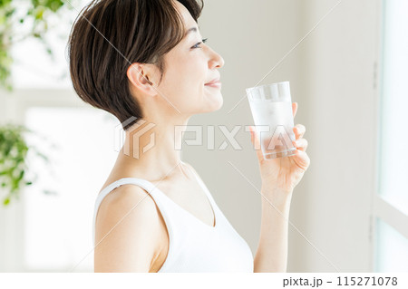 ミドル女性のビューティー。 115271078