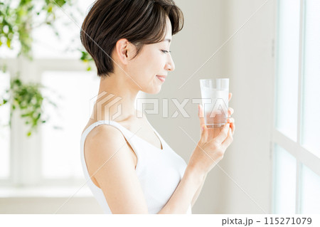 ミドル女性のビューティー。 ミドル女性のビューティー。 115271079