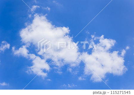 青空と白い雲 背景素材 青空と白い雲 背景素材 115271545