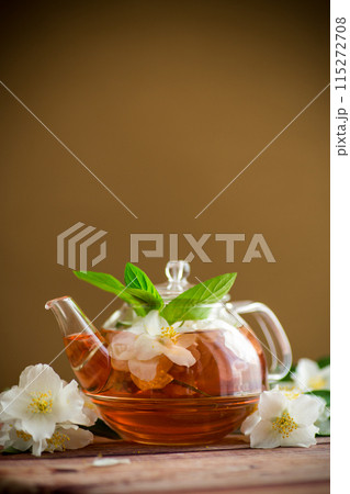 jasmine flower tea in a glass teapot 115272708