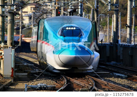 東北新幹線のボトルネック… 福島駅の平面交差を通過するE5系新幹線 東北新幹線のボトルネック… 福島駅の平面交差を通過するE5系新幹線 115275678