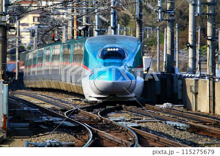 東北新幹線のボトルネック… 福島駅の平面交差を通過するE5系新幹線 東北新幹線のボトルネック… 福島駅の平面交差を通過するE5系新幹線 115275679