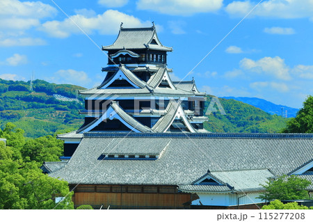 【熊本県】晴天の熊本城の天守閣 【熊本県】晴天の熊本城の天守閣 115277208