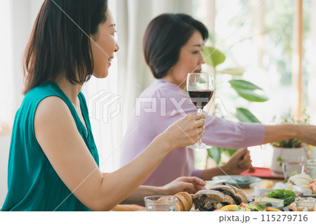 a forty-something woman 115279716