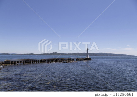 島原半島南端に位置する瀬詰崎灯台【長崎県南島原市】 島原半島南端に位置する瀬詰崎灯台【長崎県南島原市】 115280661