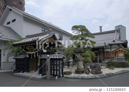 妙福稲荷尊天のある【瑞光寺】　（東京都新宿区原町) 115280683