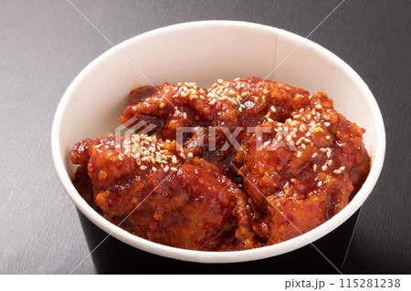 ヤンニョムチキン丼 ヤンニョムチキン丼 115281238