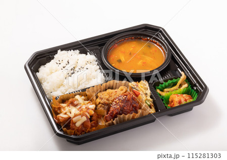 ［韓国料理弁当］チゲとチーズトッポギ　ヤンニョムチキン弁当 115281303