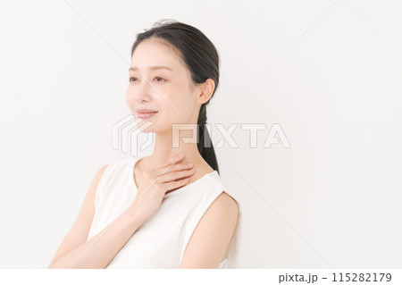 若い女性のビューティーイメージ 115282179
