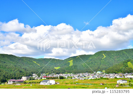 野沢温泉スキー場、温泉街を望む(長野県野沢温泉村)【2024.6】 115283795
