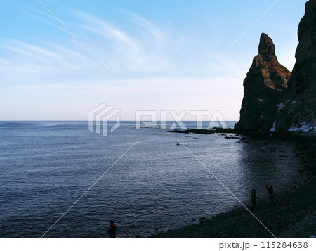冬の北海道積丹半島 セタカムイ岩を豊浜町のセタカムイ道路防災祈念広場から臨む 冬の北海道積丹半島 セタカムイ岩を豊浜町のセタカムイ道路防災祈念広場から臨む 115284638