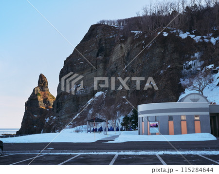 冬の北海道積丹半島 セタカムイ岩とセタカムイ道路防災祈念広場 冬の北海道積丹半島 セタカムイ岩とセタカムイ道路防災祈念広場 115284644