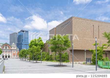 大阪市立東洋陶磁美術館　新緑の季節 115284893
