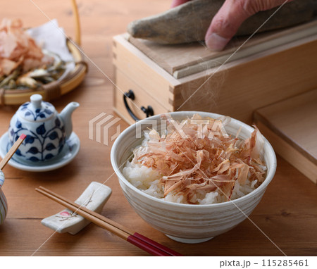 ねこまんま（ ごはんに鰹節 ）おかかご飯 115285461
