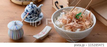 ねこまんま（ ごはんに鰹節 ）おかかご飯 115285471
