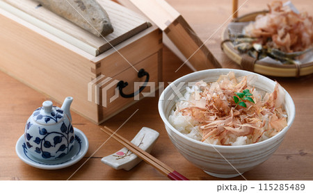 ねこまんま（ ごはんに鰹節 ）おかかご飯 115285489