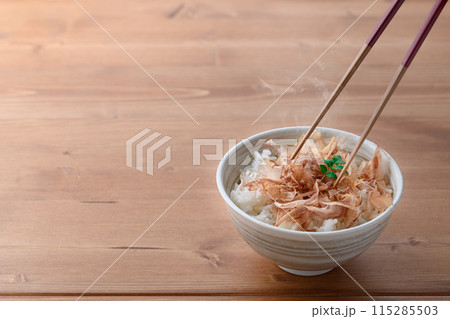 ねこまんま( ごはんに鰹節 )おかかご飯 ねこまんま( ごはんに鰹節 )おかかご飯 115285503