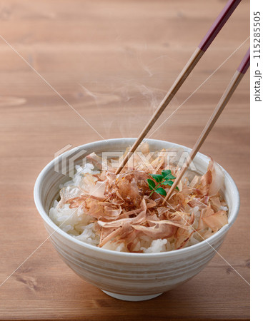 ねこまんま（ ごはんに鰹節 ）おかかご飯 115285505