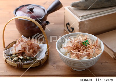 ねこまんま( ごはんに鰹節 )おかかご飯 ねこまんま( ごはんに鰹節 )おかかご飯 115285526