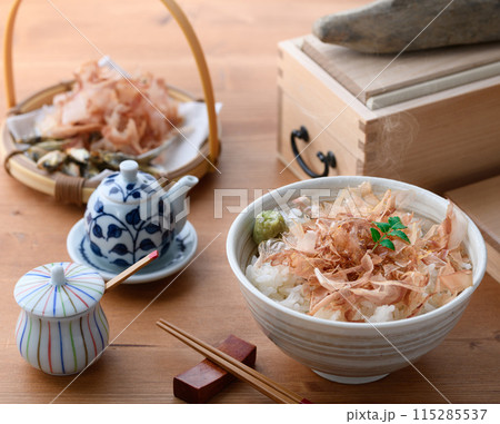 ねこまんま( ごはんに鰹節 )おかかご飯 ねこまんま( ごはんに鰹節 )おかかご飯 115285537