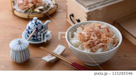 ねこまんま( ごはんに鰹節 )おかかご飯 ねこまんま( ごはんに鰹節 )おかかご飯 115285546