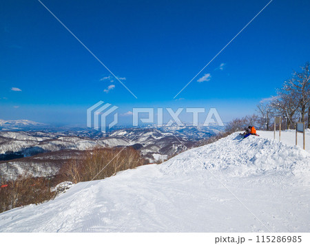 スキー場山頂の風景 (長野県、斑尾高原) 115286985