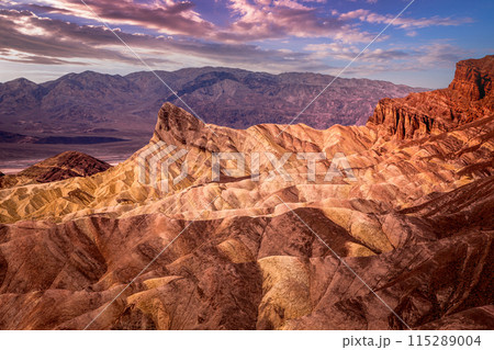 Zabriskie point, death valley, california, usa 115289004