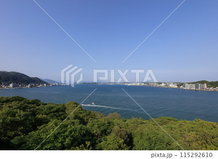 朝のめかりSAから見る関門海峡（右下関、左門司） 115292610