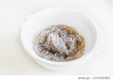 茹でたさつまいも春雨 115292862