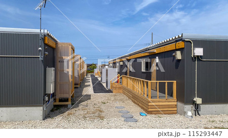 立ち並ぶ仮設住宅 4 115293447